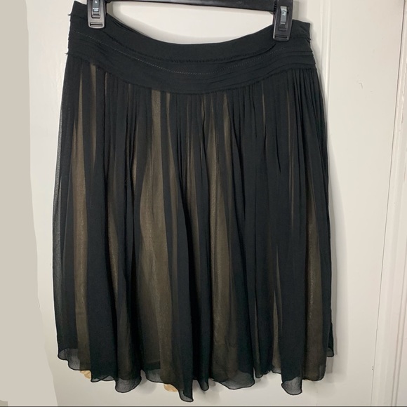 Banana Republic Dresses & Skirts - Banana Republic dressy black silk flowy skirt with beige lining